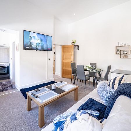 Cozy 1-Bedroom Apartment In The Heart Of Barnsley Town Centre エクステリア 写真