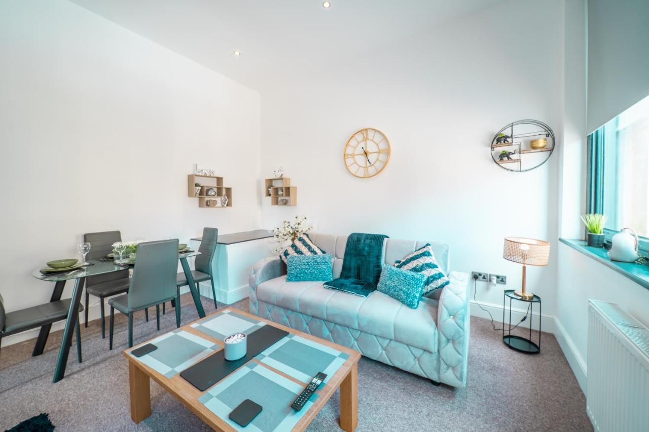 Cozy 1-Bedroom Apartment In The Heart Of Barnsley Town Centre エクステリア 写真