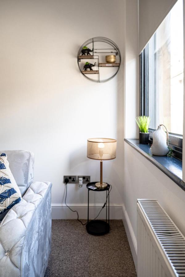 Cozy 1-Bedroom Apartment In The Heart Of Barnsley Town Centre エクステリア 写真