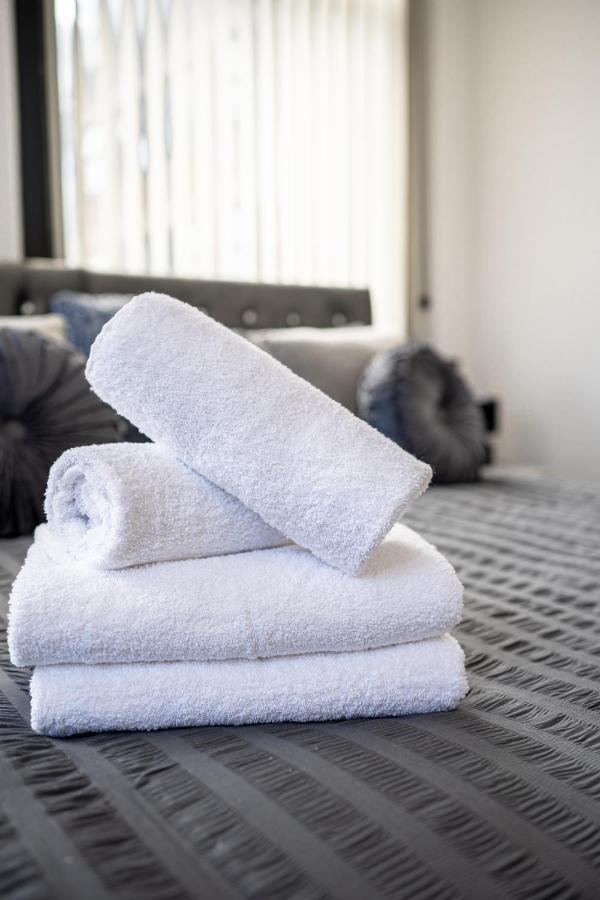 Cozy 1-Bedroom Apartment In The Heart Of Barnsley Town Centre エクステリア 写真