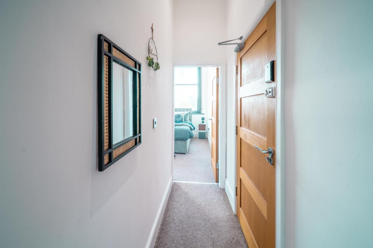 Cozy 1-Bedroom Apartment In The Heart Of Barnsley Town Centre エクステリア 写真