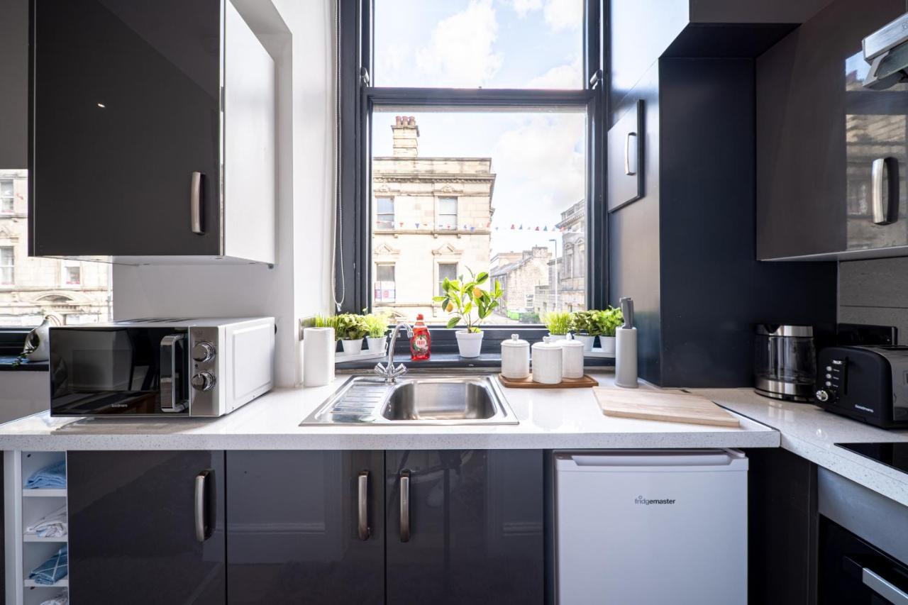 Cozy 1-Bedroom Apartment In The Heart Of Barnsley Town Centre エクステリア 写真