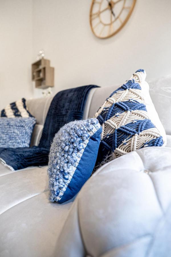 Cozy 1-Bedroom Apartment In The Heart Of Barnsley Town Centre エクステリア 写真