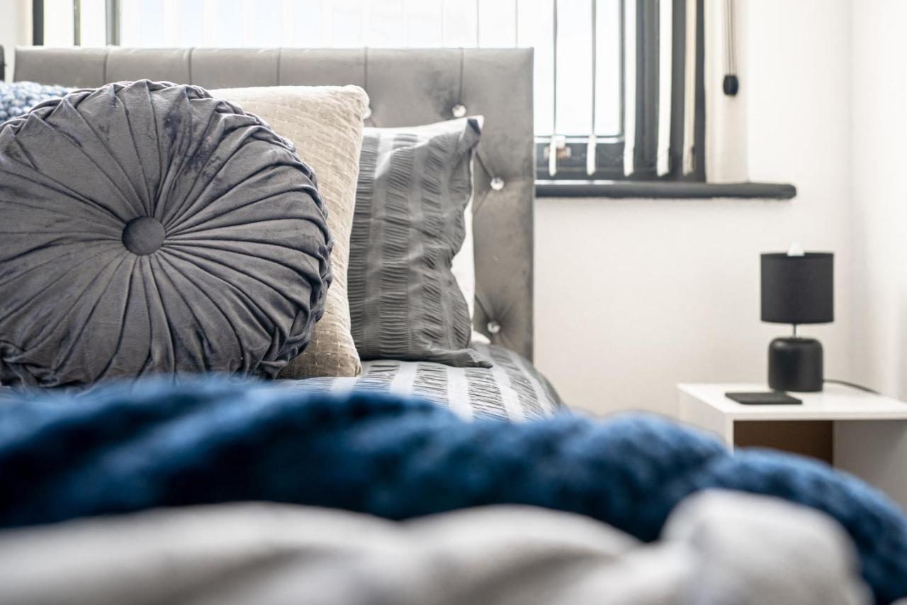 Cozy 1-Bedroom Apartment In The Heart Of Barnsley Town Centre エクステリア 写真