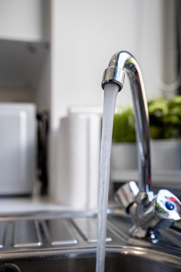 Cozy 1-Bedroom Apartment In The Heart Of Barnsley Town Centre エクステリア 写真