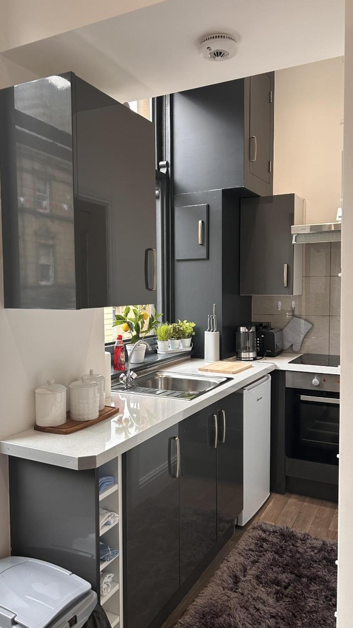 Cozy 1-Bedroom Apartment In The Heart Of Barnsley Town Centre エクステリア 写真