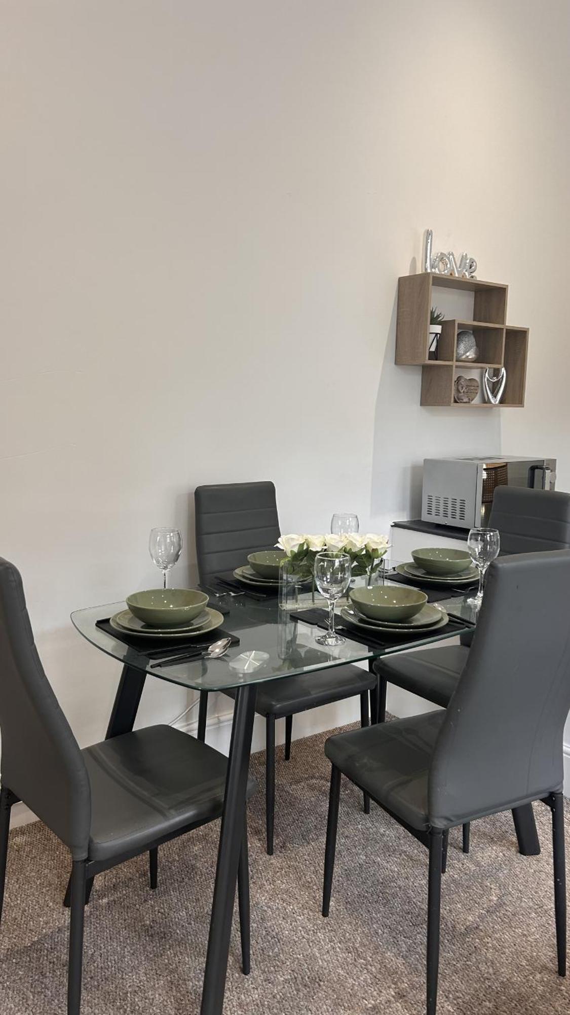 Cozy 1-Bedroom Apartment In The Heart Of Barnsley Town Centre エクステリア 写真