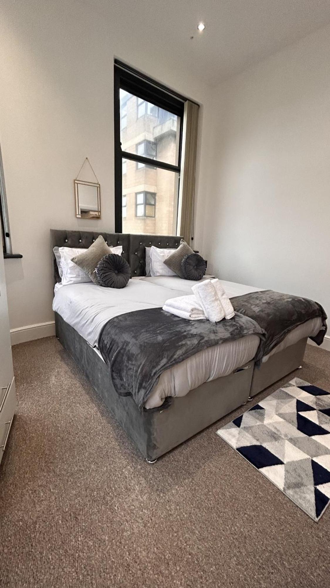 Cozy 1-Bedroom Apartment In The Heart Of Barnsley Town Centre エクステリア 写真